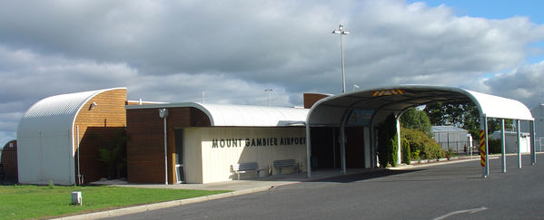 Airport Mount Gambier (Mount Gambier Airport) .2